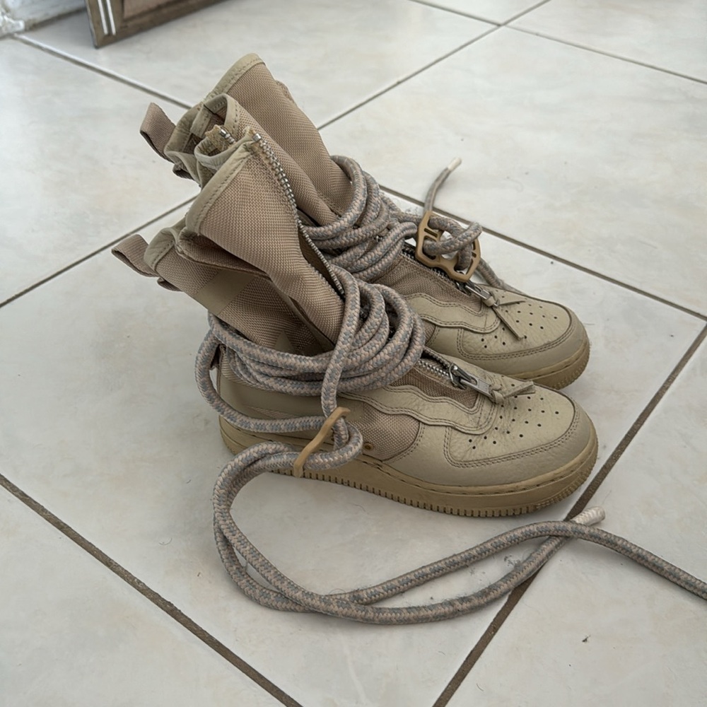 Beige Nike air forces high top - Picture 2 of 4